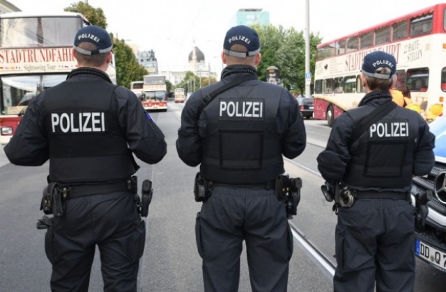 Има ранени при сблъсъци между местни жители и мигранти в Германия