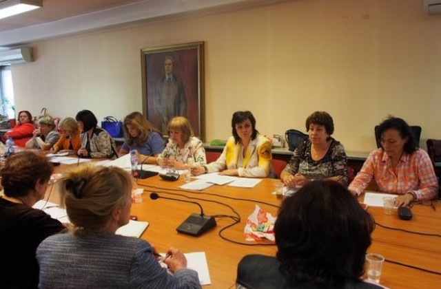 Жените-социалистки с гневна декларация в подкрепа на Ирина Бокова
