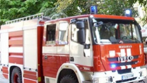 Пожарникари гасиха казан за ракия спасиха къща и фотоволтаичен парк