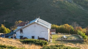 Хижа Тъжа със слънчеви панели