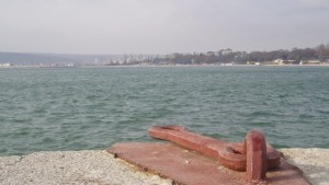 Възстановяват мостика на варненския плаж