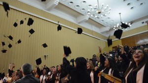 Медицински сестри и акушерки получиха дипломите си от кмета