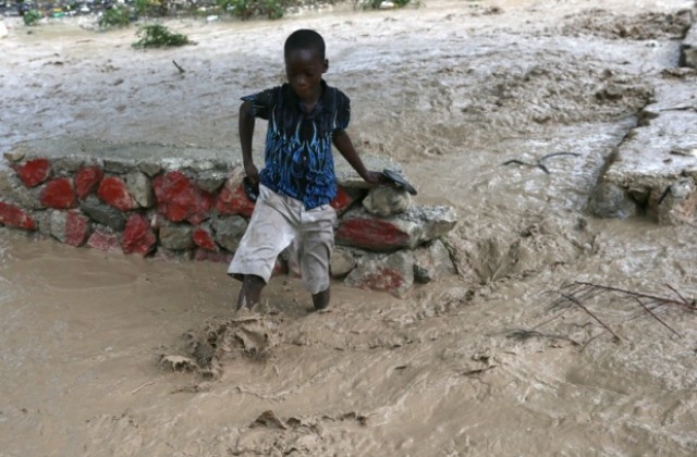 Южната част на Хаити е откъсната от света след урагана Матю
