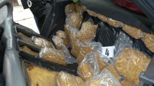 Задържаха 95 кг контрабанден тютюн скрит в тайници на кола
