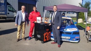 Спонсор с подарък за пилота Васил Тодоров Зендер