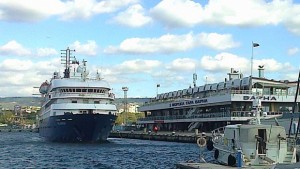 Бутиков лайнер пусна котва във Варна СНИМКИ