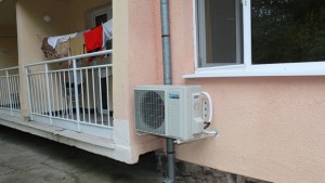 Монтираха климатици в Дома за слепи хора на Кенана
