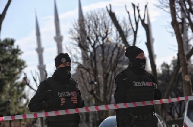 Самоубийствен атентатор е нахлул в сградата на съда в Анталия