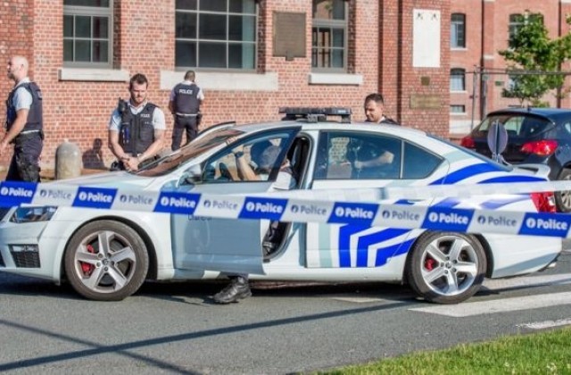 Мъжът, наръгал полицаи в Брюксел, е свързан с джихадисти