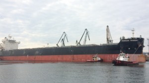 Варненското пристанище посрещна найдългия кораб от 15 години ВИДЕО