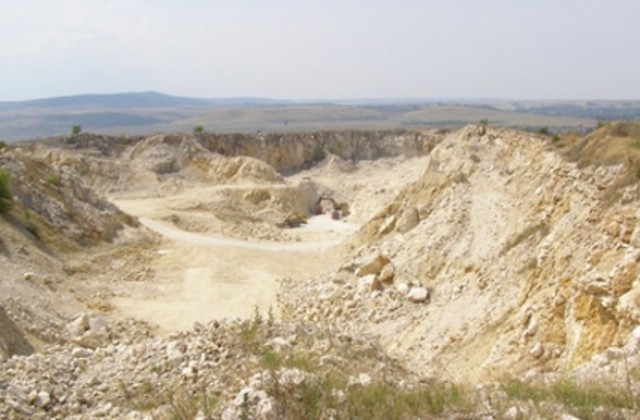 Гърмят в „Горно Езерово” в понеделник