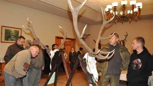 Еленови рога за 100 000 лв подредиха в трофейна изложба
