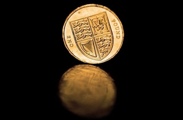 Мистерия около светкавичното падане на британската валута до 1,14 долара за паунд