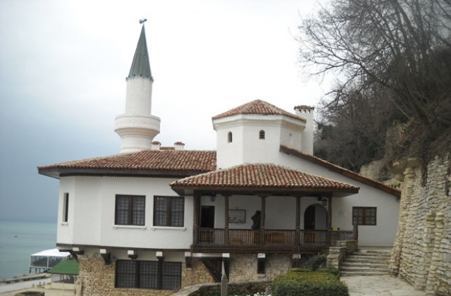 Финалната изложба от арт форума „Без граници” се открива днес