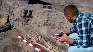 Детско погребение и два бронзови кръста реликварии откриха на Голямата