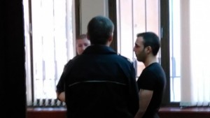 Посечен с брадва оцеля нападателят му иска свобода