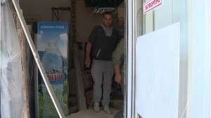 Паднала стена затисна млада жена в Хасково