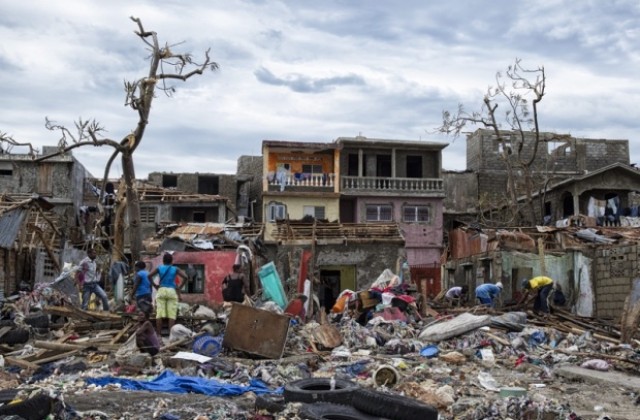 Броят на жертвите на урагана Матю в Хаити застрашаващо се увеличава
