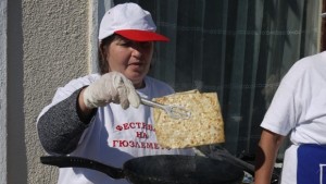 Как се прави гюзлеме в Градище ВИДЕО