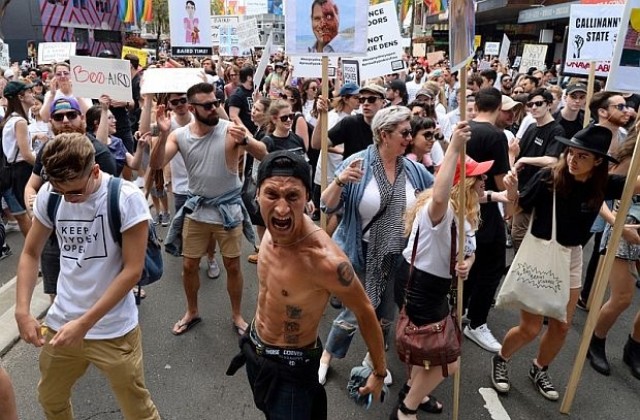 Хиляди на протест в Сидни срещу законите, ограничаващи нощния живот