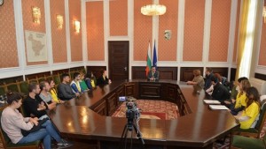 Младежидоброволци от Сливен Италия и Испания се срещнаха с кмета