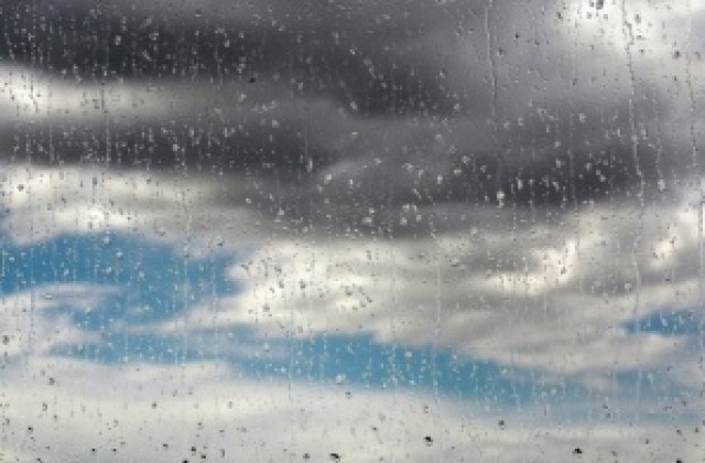 Времето днес: Облачно и дъждовно