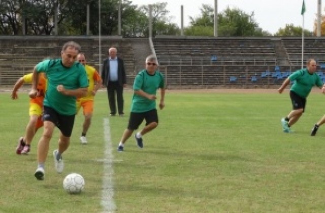 Отборът на кметовете на община Нова Загора спечели футболен мач