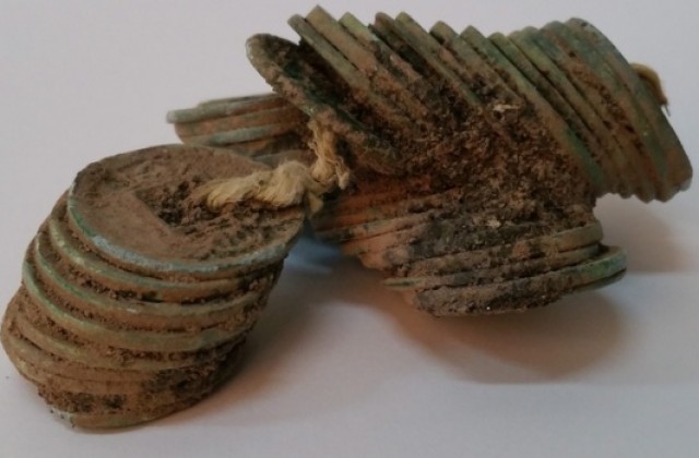 Археолози изровиха 10 000 артефакта от древна гробница в Китай