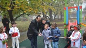 Детска градина има две нови площадки за игра