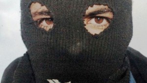 Маскирани мъже принудили обитателите на къща в село Дамяново да