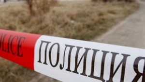 Кола се блъсна в мебелен магазин шофьорът е загинал