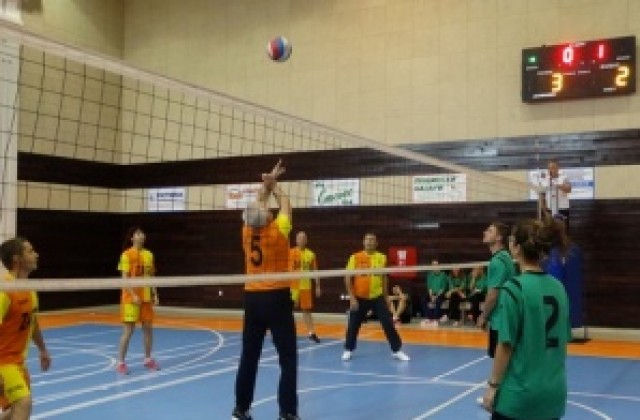Общинските съветиници от Нова Загора победиха във волейболен мач