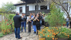 Ученици от Оряхово посетиха Етнографския комплекс в Каварна