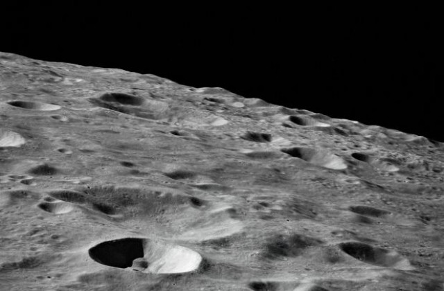 Лунната повърхност се подлага на пластична операция на всеки 81 000 години