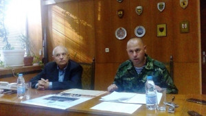Въздушен десант в центъра по случай Празника на паршутиста