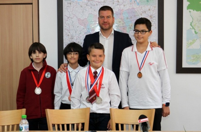 Кметът:Стара Загора се гордее с успехите на младите си математици