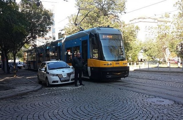Нови трамваи тръгват по линия №1 (СНИМКИ)