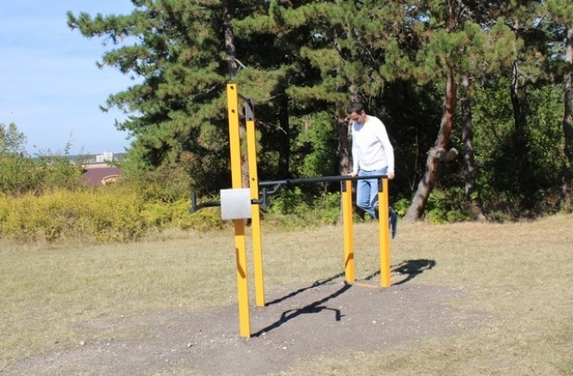 3 комбинирани уреда за фитнес на открито осигури Община Хасково