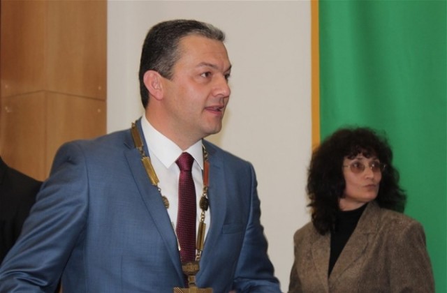 Кметът д-р Иванов връчи плакетите на почетните граждани