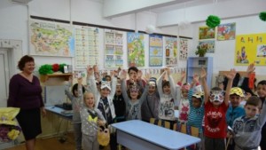 Ученици се превъплътиха в приказни герои в Симитли