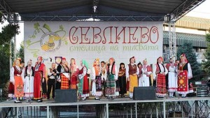 Капанският ансамбъл представи юбилейния си спектакъл в Севлиево