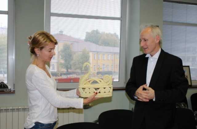 Таня Христова се срещна с диригента на камерния хор към Могильовската капела
