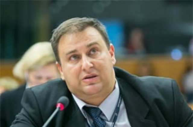 Евродепутатът Емил Радев ще посети СУ Димитър Талев