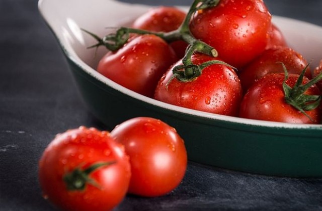 Разкриха защо доматите губят вкуса си в хладилника