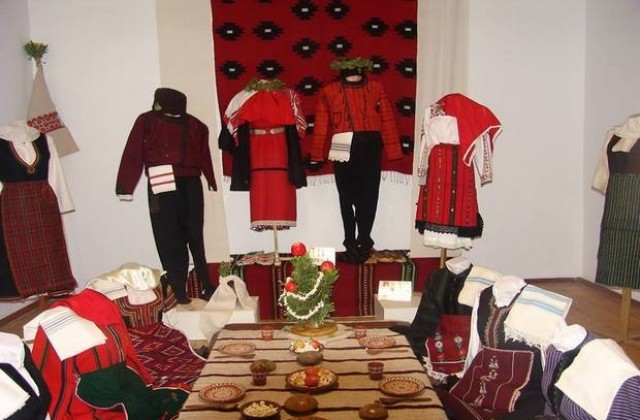 Показват уникални македонски носии в Харманли