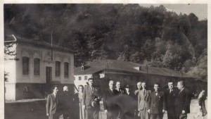 Над 800 фотографии на Попминкови ни потапят в личния свят