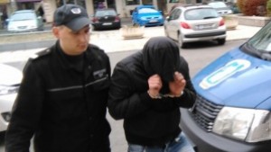 Куриертрафикант остава в ареста издал го пакистанец