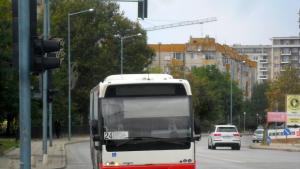 Полагат асфалт на част от Васил Априлов спират движението до