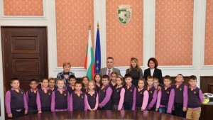 Второкласници интервюираха кмета на Сливен за Димитровден