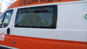 Велосипедистка е с опасност за живота след сблъсък с БМВ